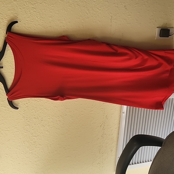 Red rouched sleeveless dress - Picture 6 of 7